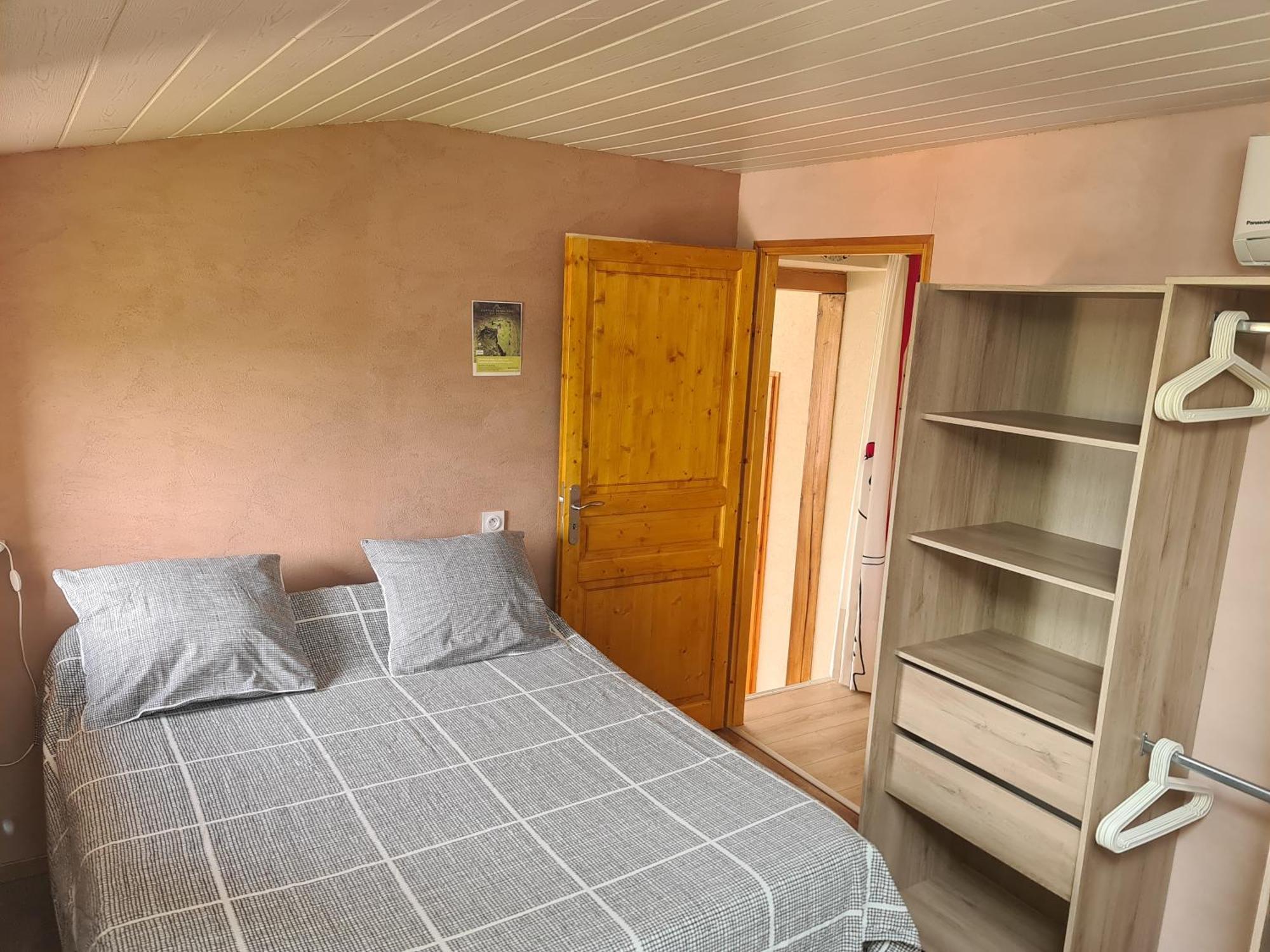Gite Chez Tiane Saint-Flour-L'Etang エクステリア 写真